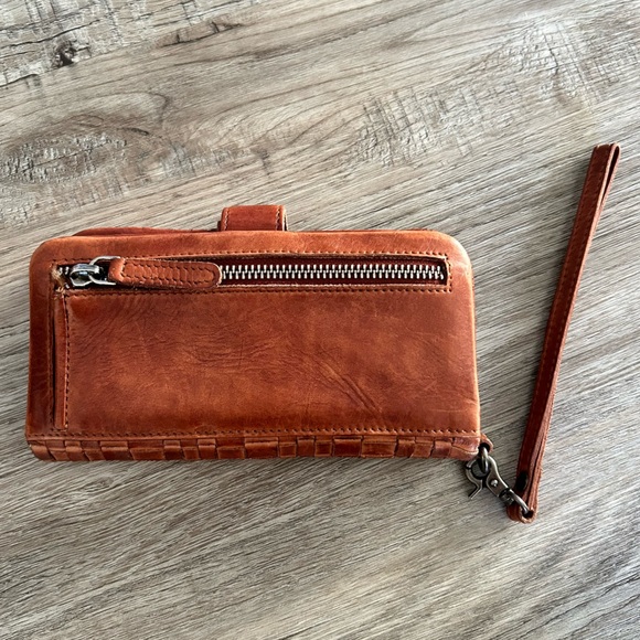 Vilenca Holland Wallet/Wristlet - Picture 10 of 16